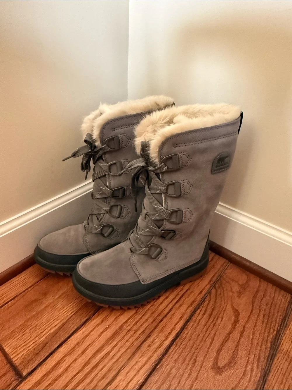 Women's Faux-Fur Lined Lace-Up Winter Boots - Gray